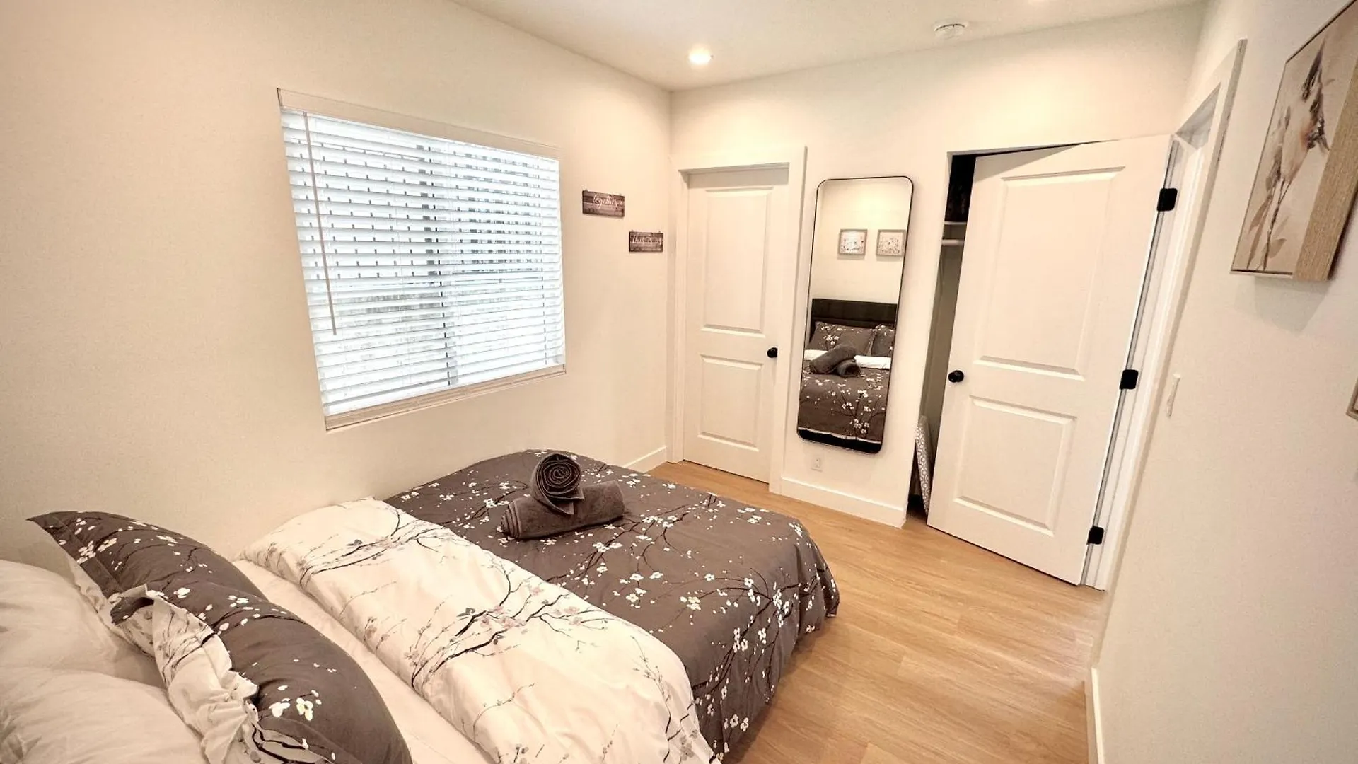 The Riverside Apartments Burbank United States